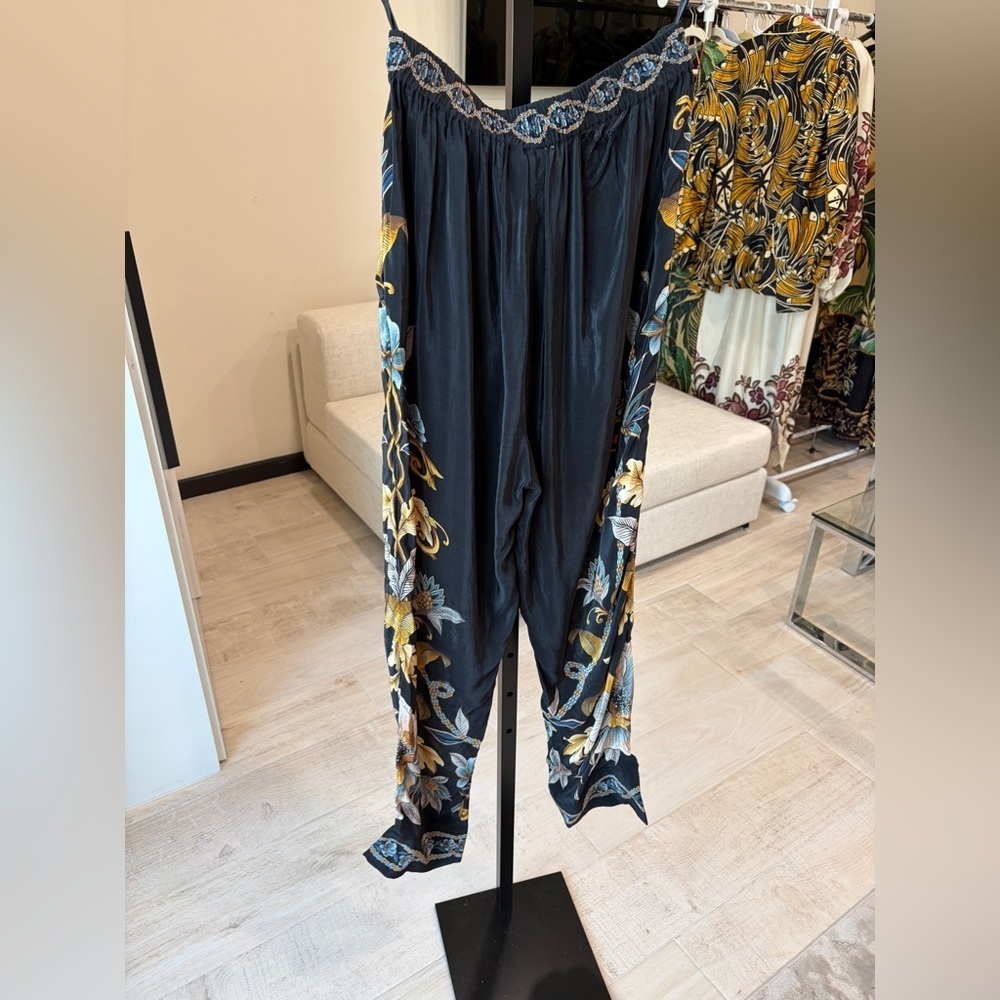 Farm Rio: Black Flowerful Garden Pajama
Pants DT - Picture 8 of 15